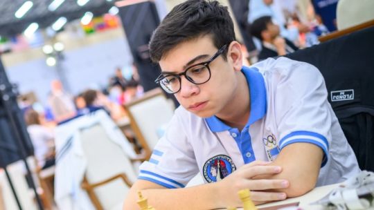 Olimpiadas de Ajedrez: Argentina perdió con Azerbaiyán pero brilla el invicto de Faustino Oro