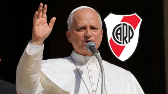 ¿Le regalan la camiseta de River al Papa?: La revelación desde el Gobierno con guiño a los "Borrachos del tablón"