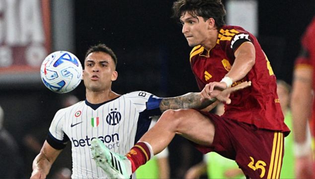 Lautaro Martínez y Leo Balerdi en Roma vs Inter