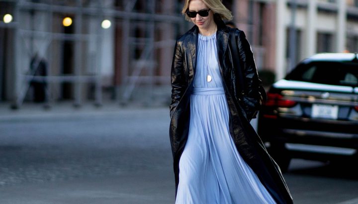 5 vestidos para el entretiempo 2026: cómo llevarlos en looks elegantes y casuales