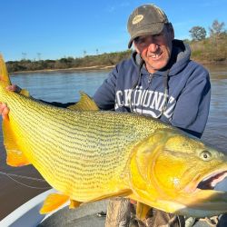 Para esta aventura se eligieron dos modalidades bien diferentes. Por un lado, la tradicional pesca de carnada; por otro, el bait, buscando aprovechar distintos sectores y las posibilidades que ofrece la zona.