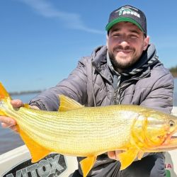 Para esta aventura se eligieron dos modalidades bien diferentes. Por un lado, la tradicional pesca de carnada; por otro, el bait, buscando aprovechar distintos sectores y las posibilidades que ofrece la zona.
