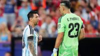 Lionel Messi y Dibu Martínez