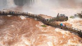 El caudal del río Iguazú superó los 8 millones de litros por segundo.