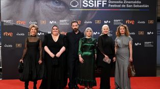 De izquierda a derecha Alejandra Flechner, Carolina Alvarez, Pablo Larraín, Mariana Enriquez, Mercedes Morán y Dolores Fonzi
