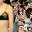 Fotogaleria Los asistentes sostienen sus teléfonos inteligentes durante el desfile de la colección de Prada, en el marco de la Semana de la Moda de Milán