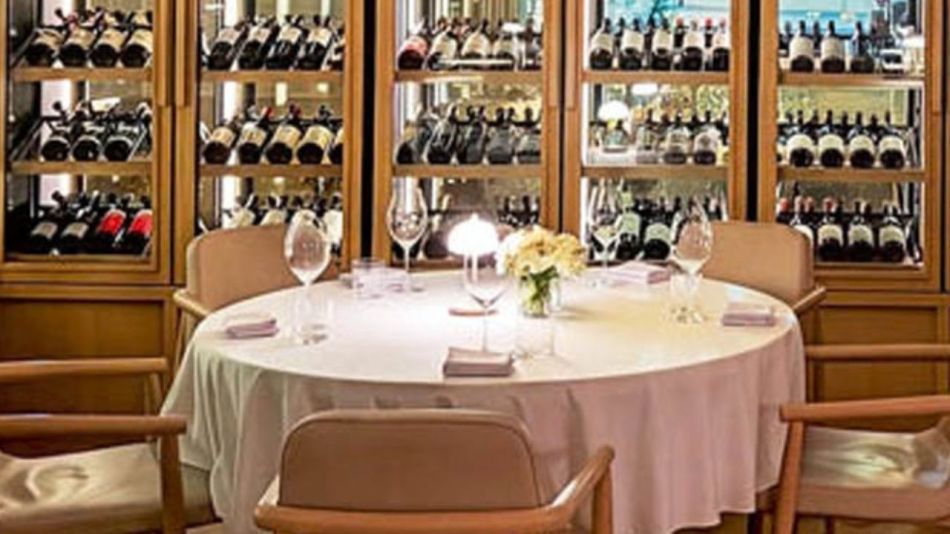 Mesa CARAS: Presencia, salón parisino