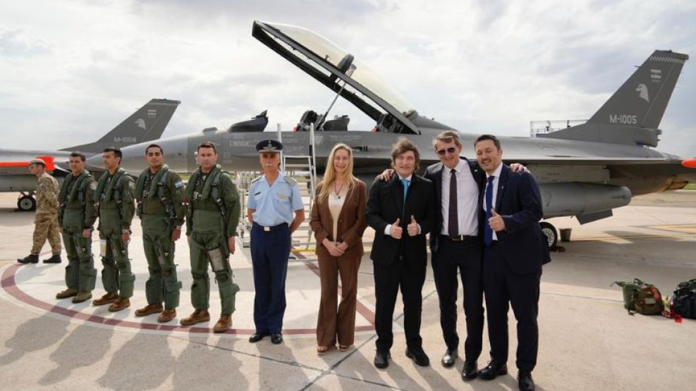 Javier Milei y los aviones de combate F-16 Fighting Falcon