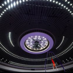 El chino Lan Xingyu compite en la prueba de anillas durante la final por equipos de gimnasia artística masculina de los Juegos Asiáticos de 2026, en el Gimnasio General de la Ciudad de Nagoya. | Foto:DAVID GRAY / AFP