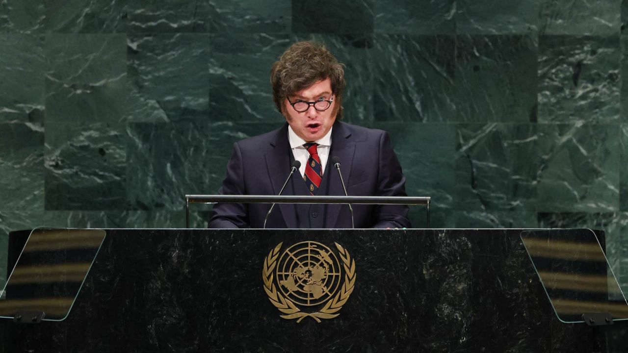 El presidente de Argentina, Javier Milei, interviene durante la 81.ª Asamblea General de las Naciones Unidas en la sede de la ONU en Nueva York. | Foto:TIMOTHY A. CLARY / AFP