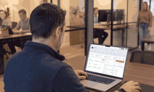 La combinación de inteligencia artificial supervisada y gestión automatizada permite a las empresas optimizar sus procesos de IT sin perder el control humano.