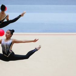 Imagen del equipo de Colombia compitiendo durante la clasificación de 5 balones grupales de gimnasia rítmica en los XIII Juegos Suramericanos Santa Fe 2026, en Rosario, Argentina. | Foto:Xinhua/Andrés Moreno