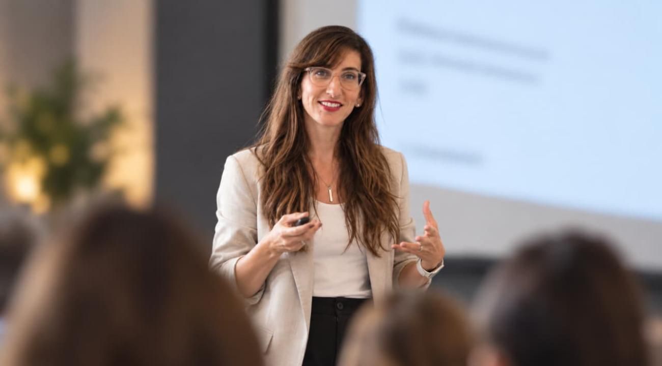 Leonela Agustina Cocco: “Soy demasiado contadora para lo humano y demasiado humana para los números”