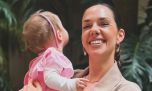 Isabella, la hija de Julieta Nair Calvo, mostró cómo se divierte con el guardarropas de su mamá