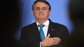Flávio Bolsonaro prometió liberar a su padre y que Jair le colocará la banda presidencial si derrota a Lula