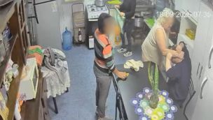 La situación de maltrato quedó registrada en las cámaras de seguridad de la vivienda.