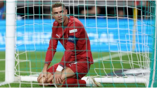Tarde gris para Cristiano Ronaldo: se perdió un gol insólito, el VAR le anuló otro, pero Portugal debutó con triunfo en Nations League