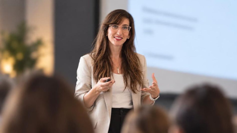 Leonela Agustina Cocco: “Soy demasiado contadora para lo humano y demasiado humana para los números”