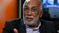 Murió Oscar “El Negro” González Oro, la voz de la radio argentina que eligió Punta del Este para vivir