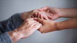 Pobreza jóvenes y adultos mayores