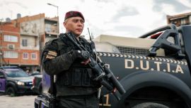 Operación "Tormenta Negra": más de 1.500 policías coparon 15 villas en un golpe simultáneo contra el narcotráfico y las mafias