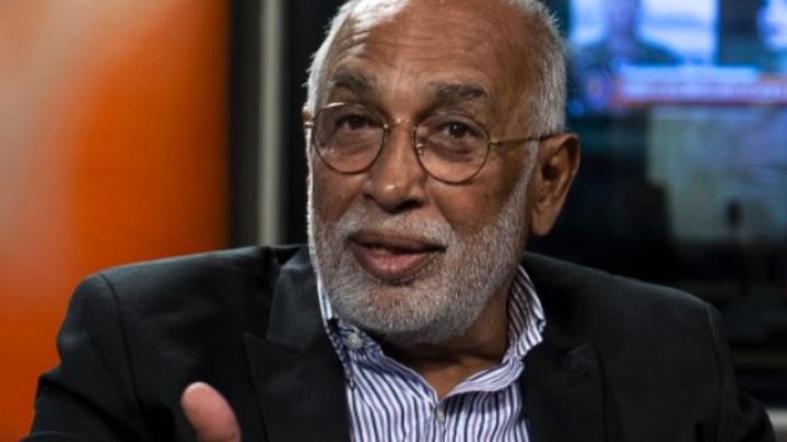 Murió Oscar “El Negro” González Oro, la voz de la radio argentina que eligió Punta del Este para vivir