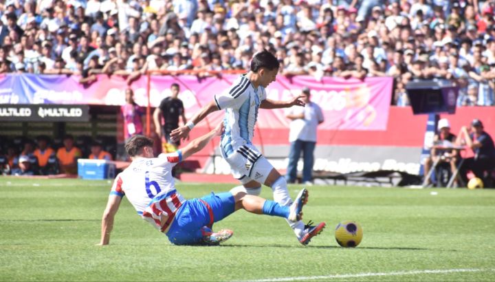 Argentina vs Paraguay en la final del Suramericano 2026