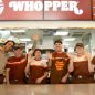 Cuánto cobran los empleados de McDonald's, Burger King y Mostaza en octubre 2026