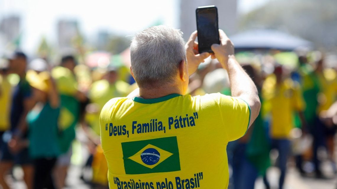 Lula bans sports betting in Brazil, days ahead of crunch election