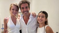 Nicolás Cabré y su familia 