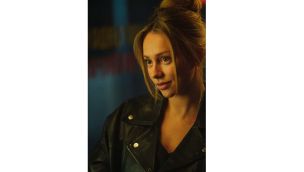 Ester Expósito protagoniza Enfrentados: Marfil, la obra de Mercedes Ron.