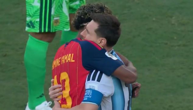 Lionel Messi y Lamine Yamal