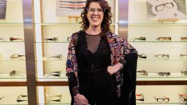 Carla Di Sí celebra el origen del diseño de anteojos hecho por manos argentinas, con el relanzamiento de DANDY