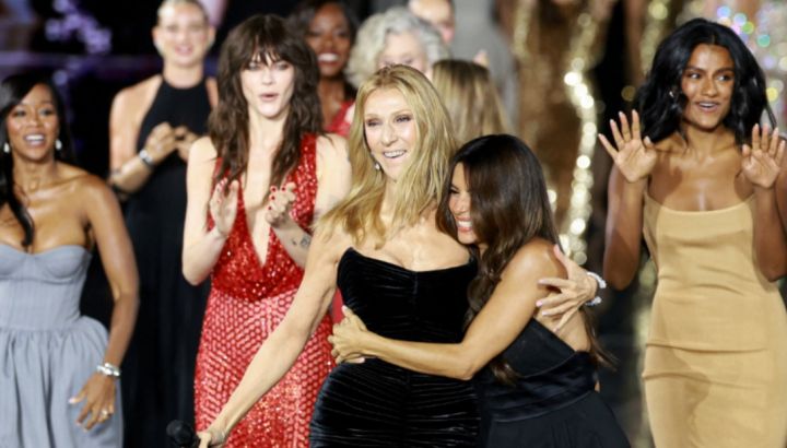 Céline Dion deslumbra en la Semana de la Moda de París con una actuación sorpresa 