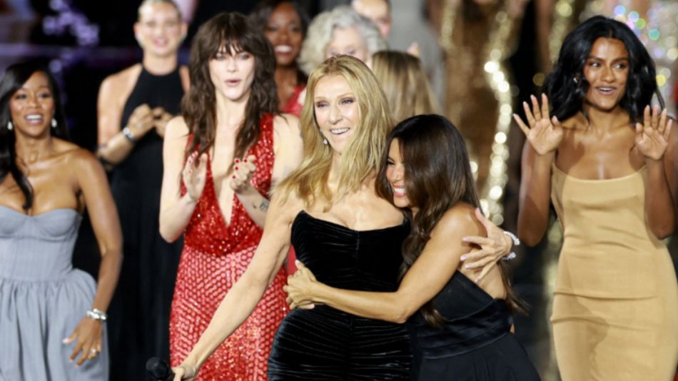 Céline Dion deslumbra en la Semana de la Moda de París