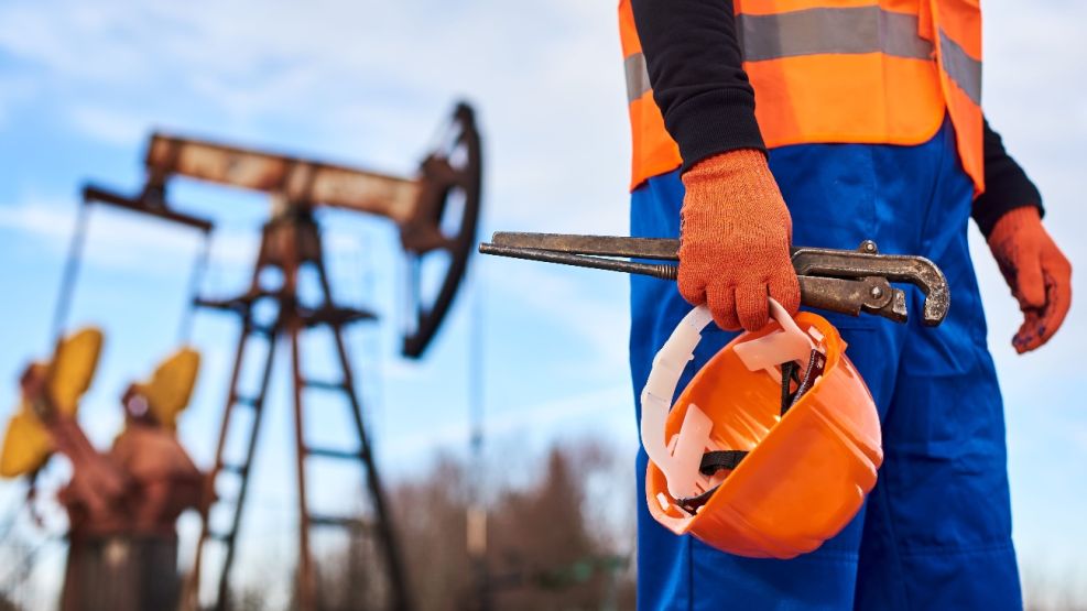 Un operario petrolero quedó postrado tras una explosión 