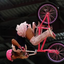 Shirai Rena, de Japón, compite durante la final de parque femenino de ciclismo BMX estilo libre en los 20 Juegos Asiáticos Aichi-Nagoya 2026, en Nagoya, Japón. | Foto:Xinhua/Deng Hua