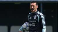 Lionel Scaloni entrenando a la Selección Argentina