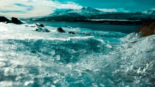 El pulso submarino debajo la superficie del océano Pacífico