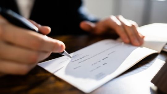 Córdoba: una persona ciega deberá abonar un pagaré, aunque aseguró que no había firmado el documento