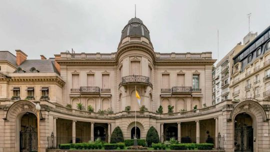 Dónde se hospedará el papa León XIV durante su visita a la Argentina: la historia del imponente palacio que lo recibirá