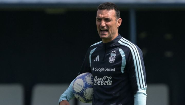 Lionel Scaloni entrenando a la Selección Argentina