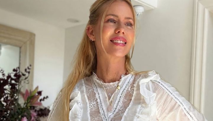 Nicole Neumann impone el jean tendencia de esta primavera con bordados, aberturas y detalles calados