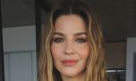 Marcela Kloosterboer impone el casual red y transforma un look básico en tendencia