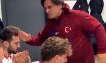 Video viral: las palizas del DT de Turquía a sus jugadores tras la goleada contra Italia
