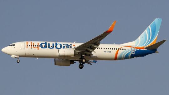 Avión de FlyDubai con destino a Tel Aviv aterrizó en Arabia Saudita por un brusco "incidente": qué pasó