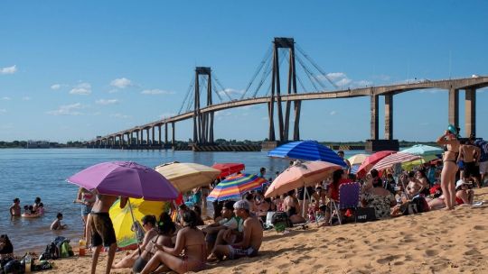 Corrientes abre la temporada de playas más larga del país bajo un estricto monitoreo del río Paraná