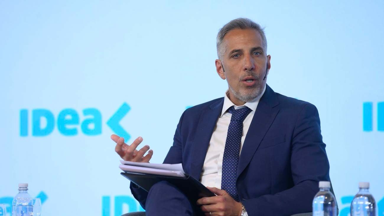 Diego Luciani en el Coloquio de IDEA