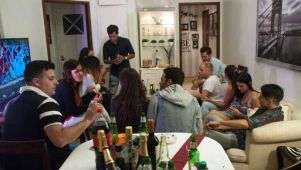 Jovenes de fiesta