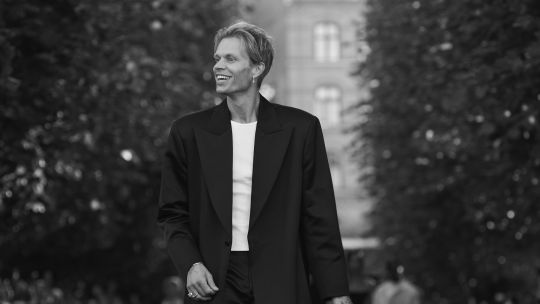 Søren Le Schmidt: el diseñador danés que vistió a la reina Mary y redefine la moda escandinava